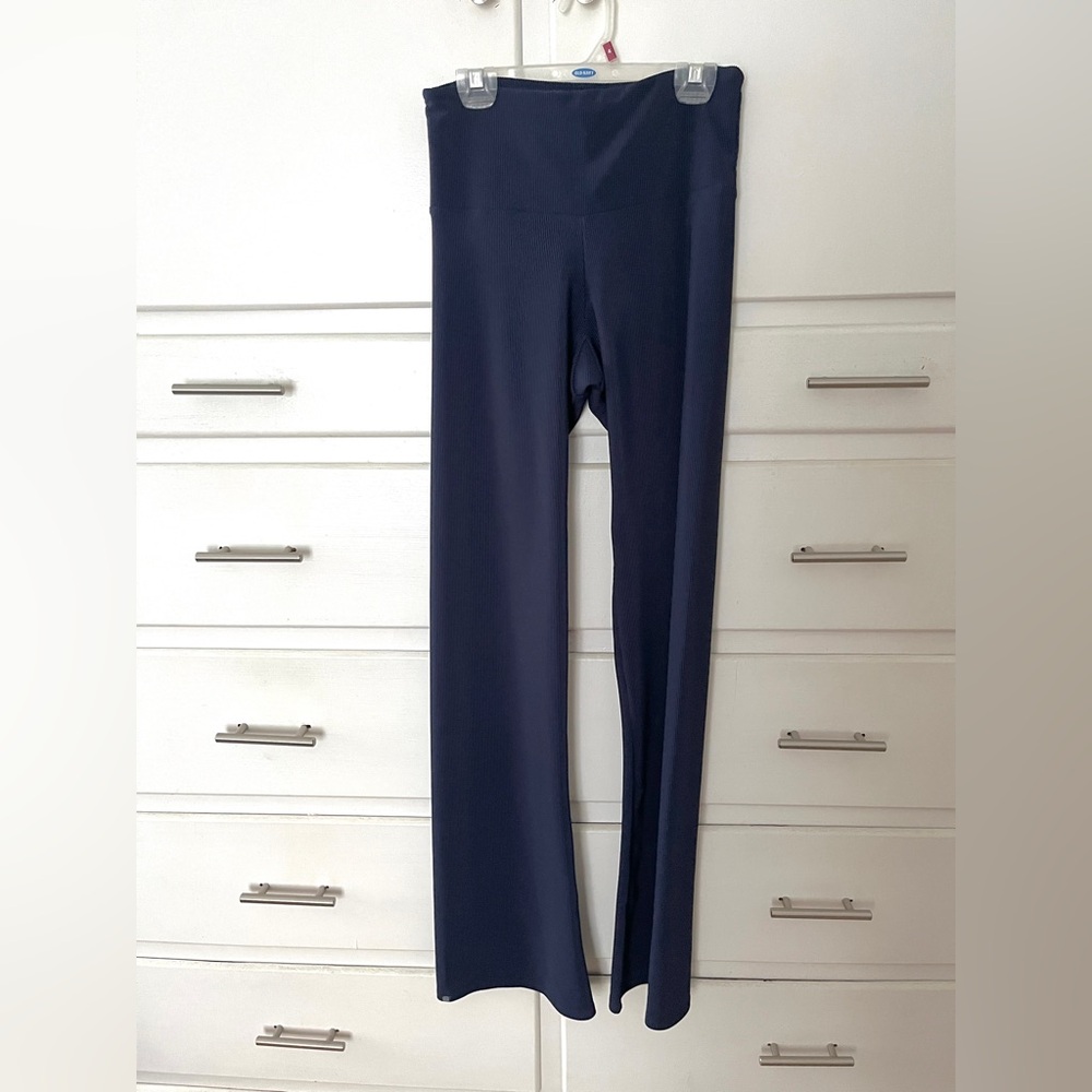 Free People x Onzie ribbed navy blue flare leggings size M/L